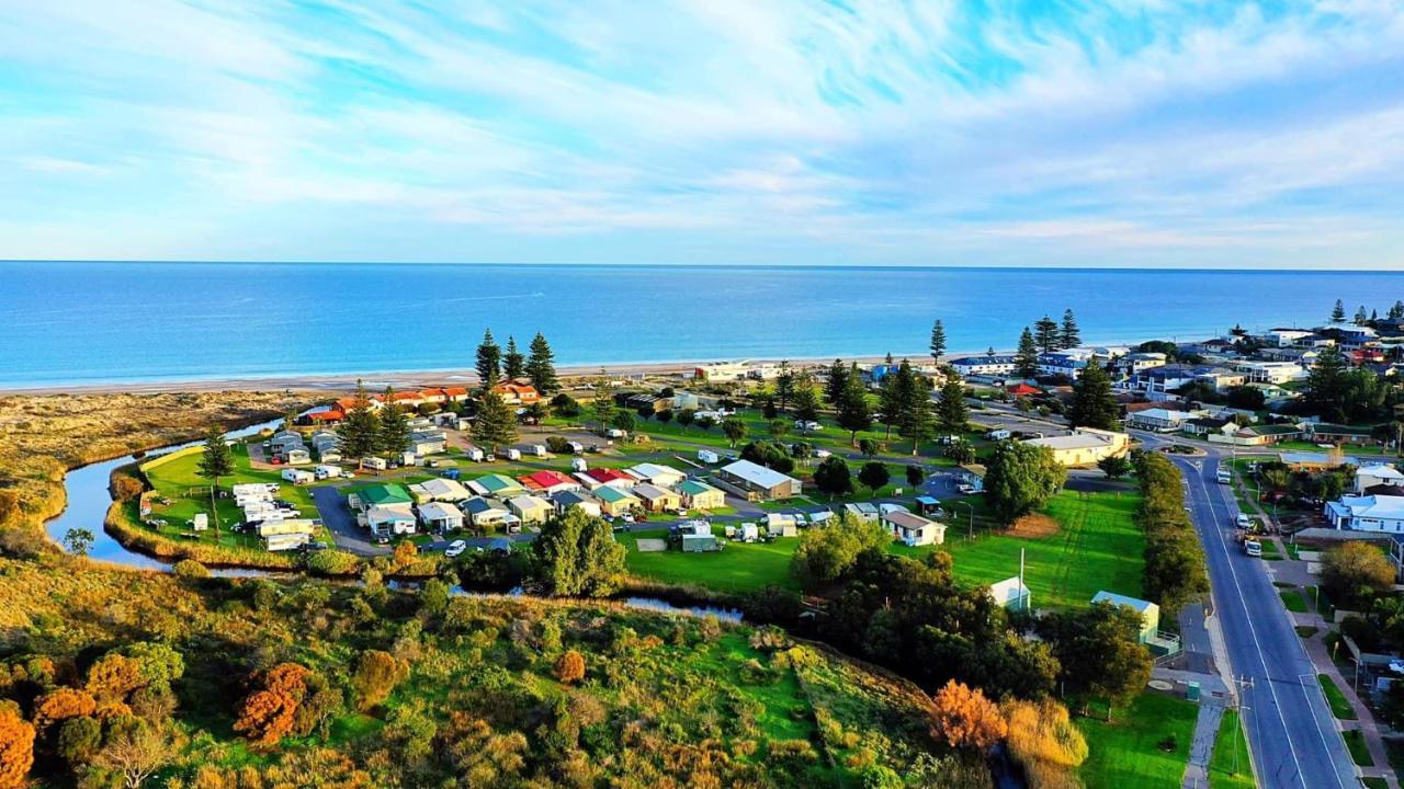 Moana Beach Tourist Park エクステリア 写真