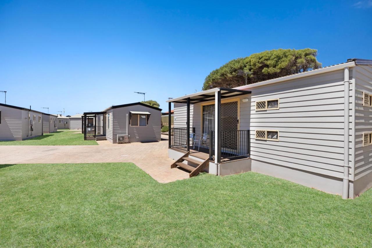 Moana Beach Tourist Park エクステリア 写真